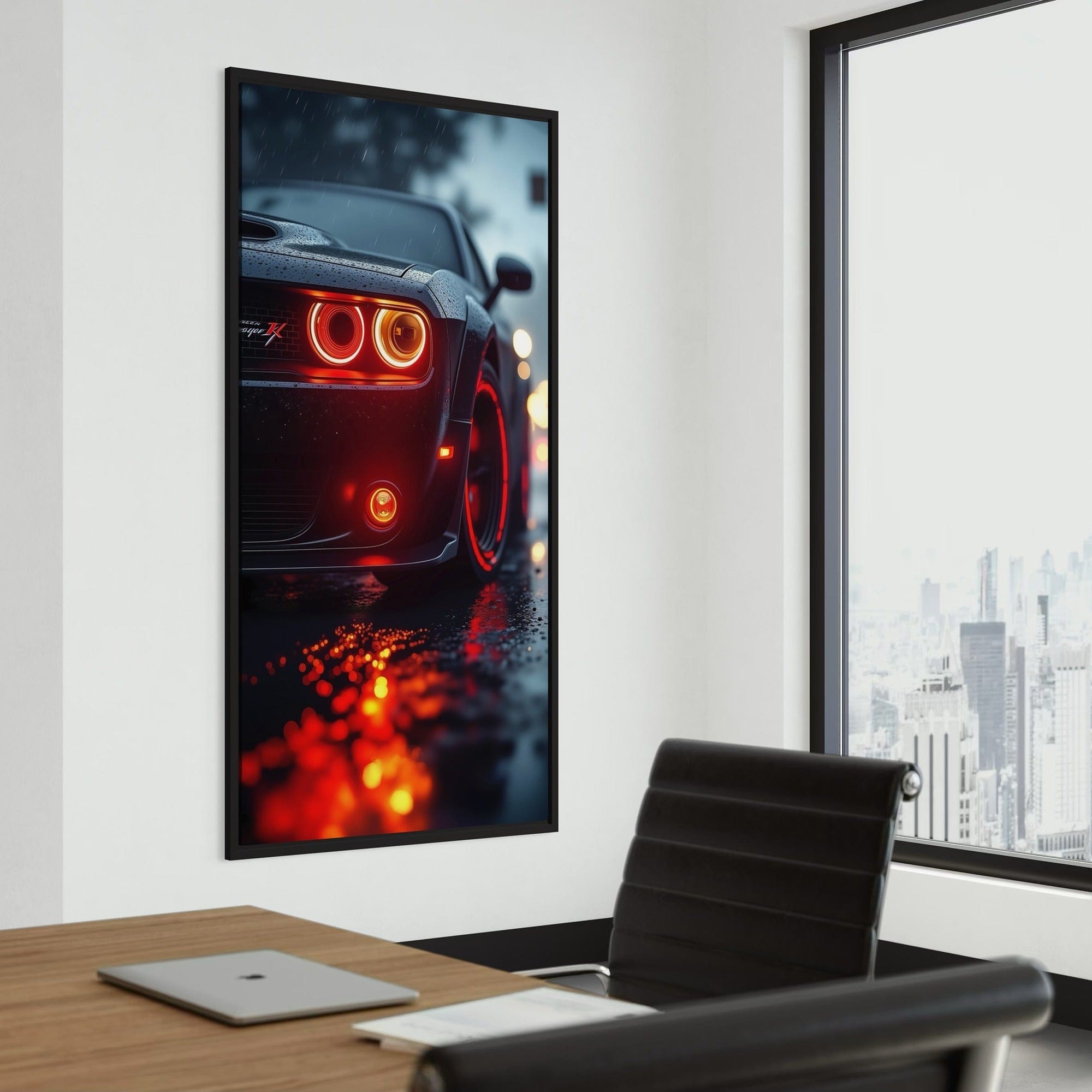 Detailaufnahme der Reflexion des roten Randleuchtens auf nasser Fahrbahn